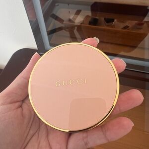 Gucci Matte Powder- Blurring and Mattifying tinted powder 0.5 - new never used